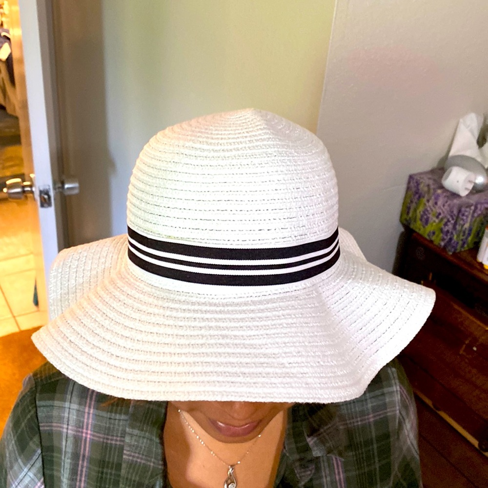 Nicole Marciano 👒 Hat